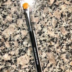 Younique Cream Shadow Brush.